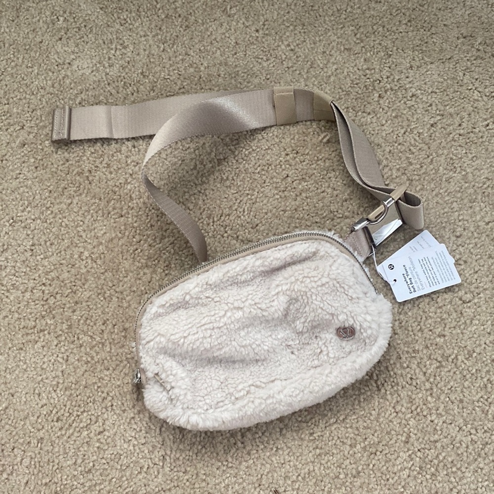 trench/white fleece lululemon everywhere belt bag